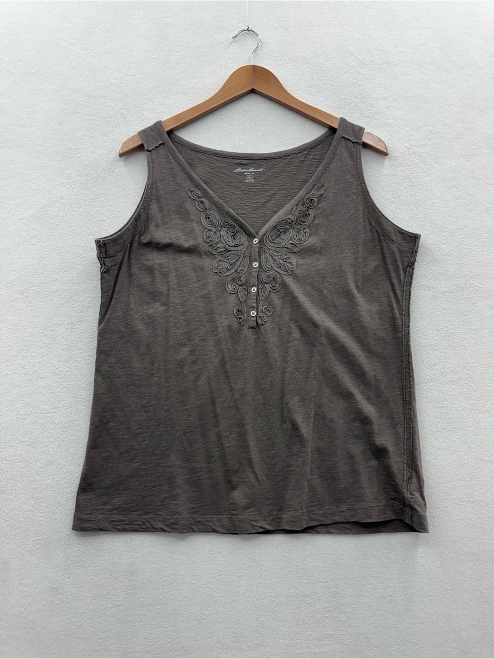 Eddie Bauer Women's XL Button Front Appliqué Tank Top Brown